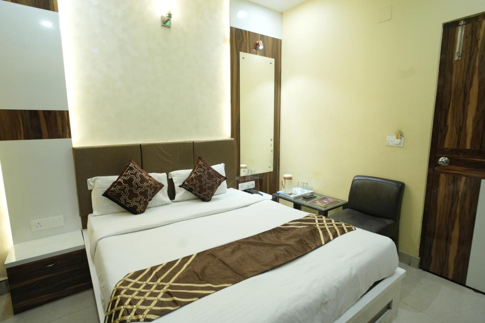 Hotel Rajkamal Near Varanasi Railway Station — Photos 1